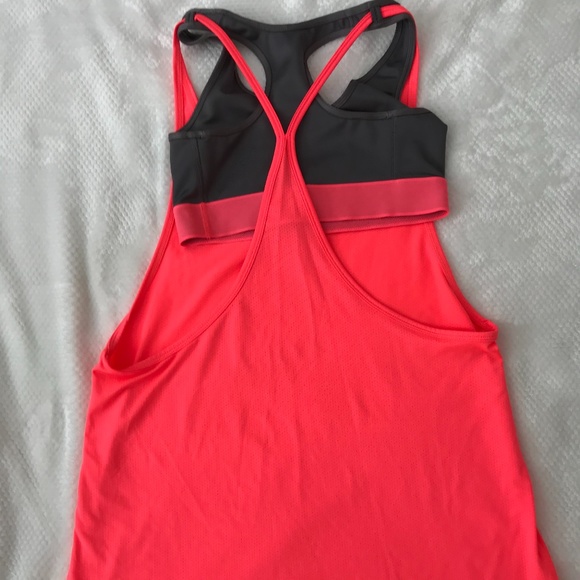 Racer Tank Under Armou Size S - Picture 3 of 6